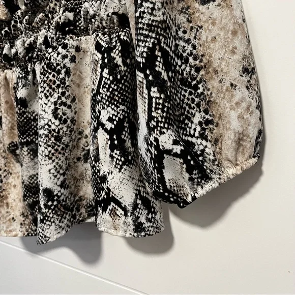 Design Lab | Off Shoulder Snake Print Blouse - Picture 6 of 12